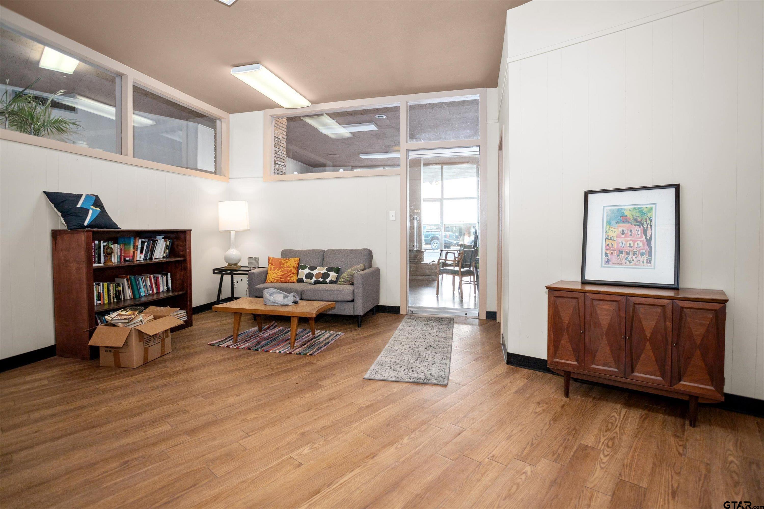 513 E Houston Avenue