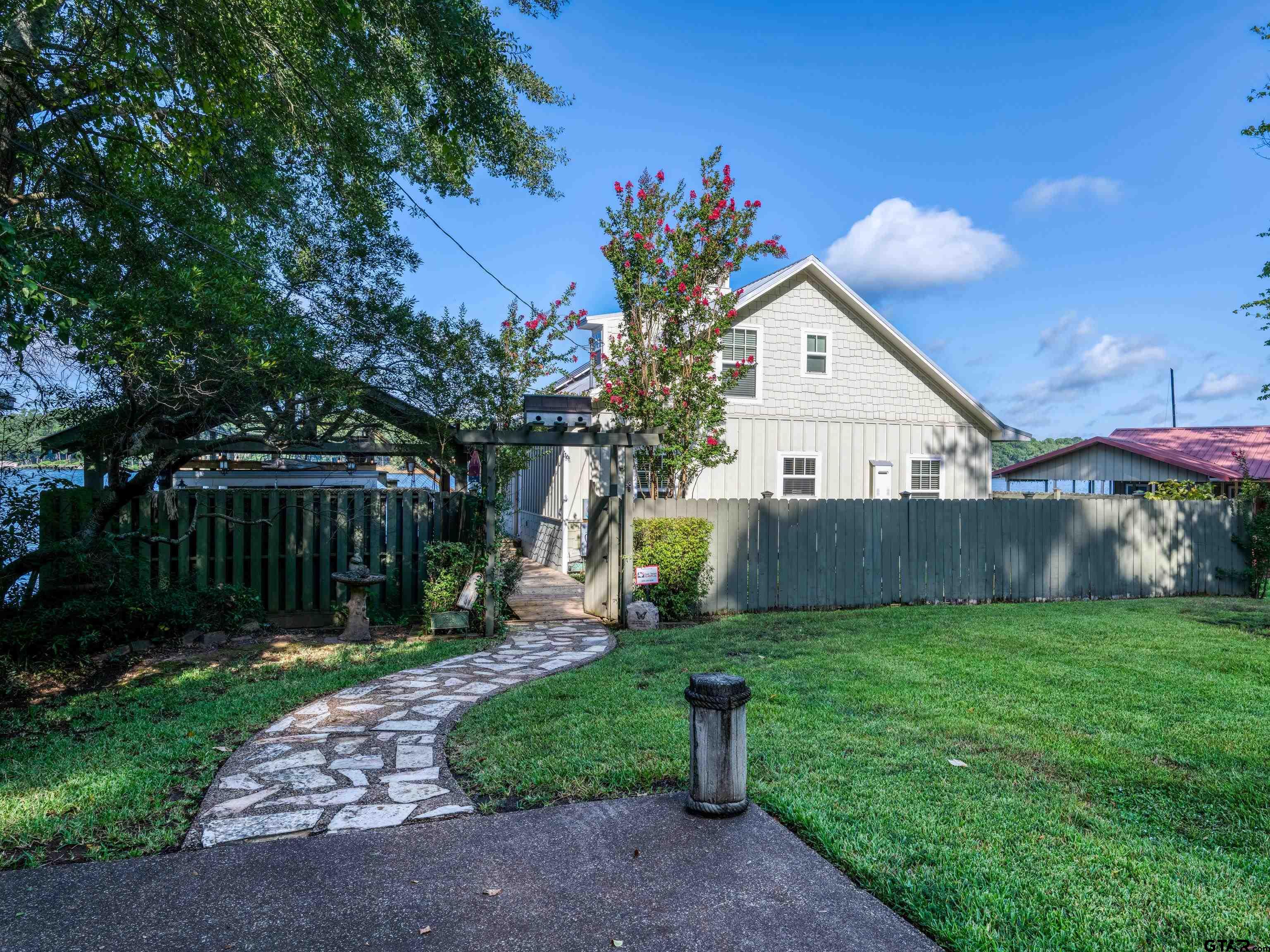 2519 Lakeshore Dr