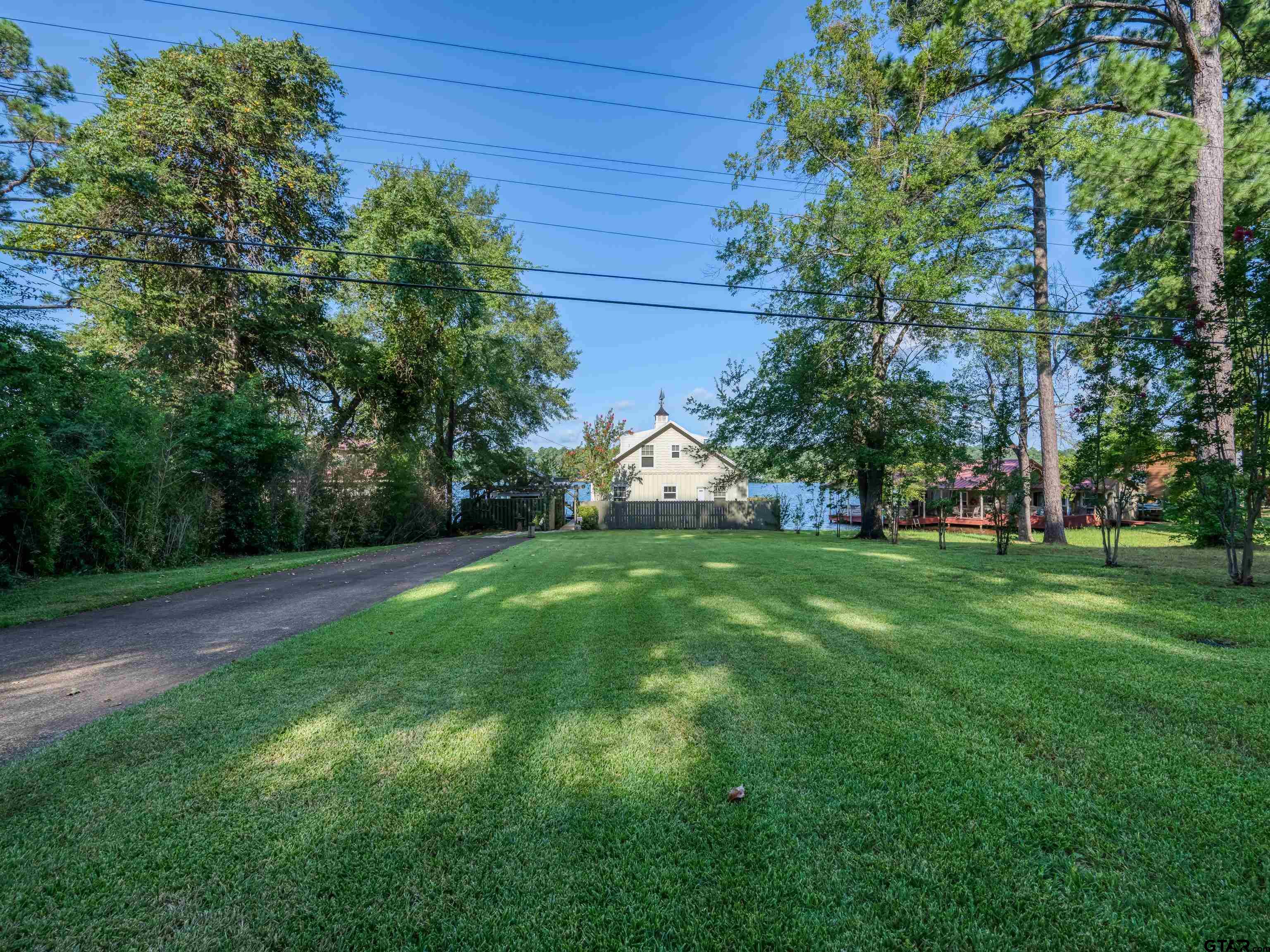 2519 Lakeshore Dr
