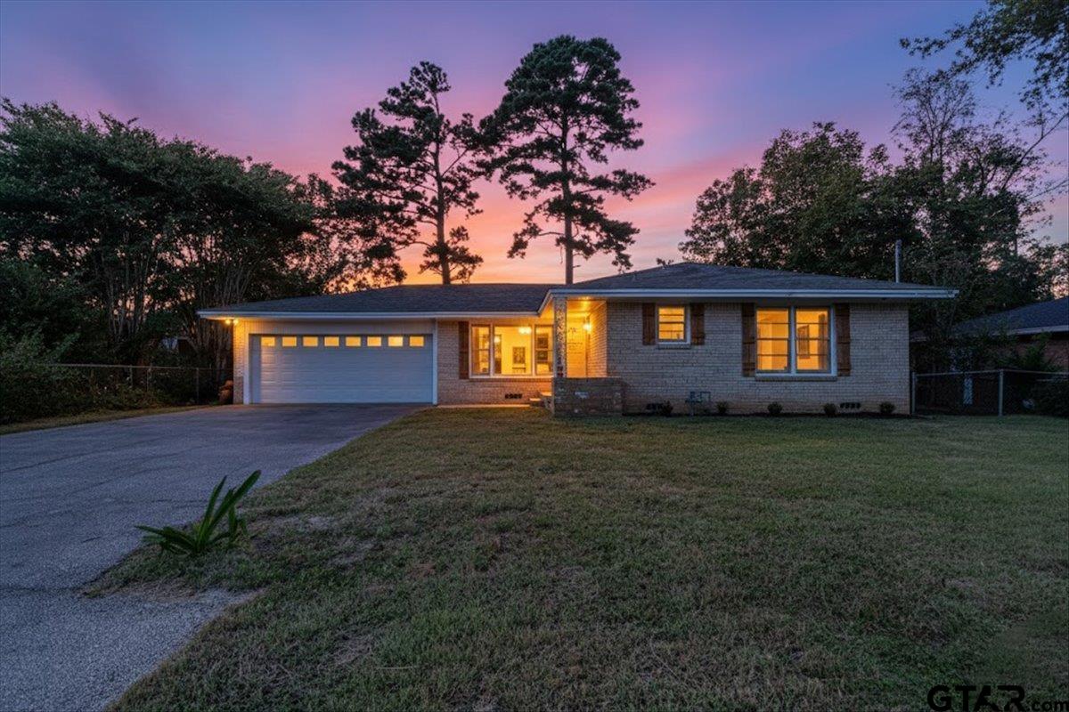 2936 Rollingwood Dr