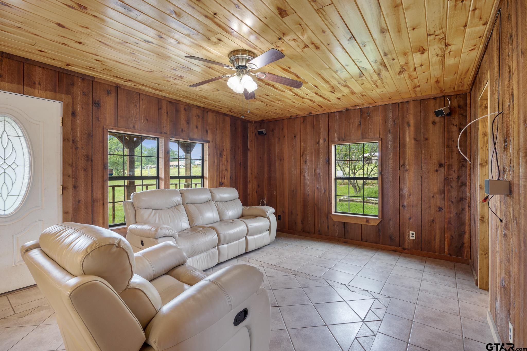 15983 County Road 2292