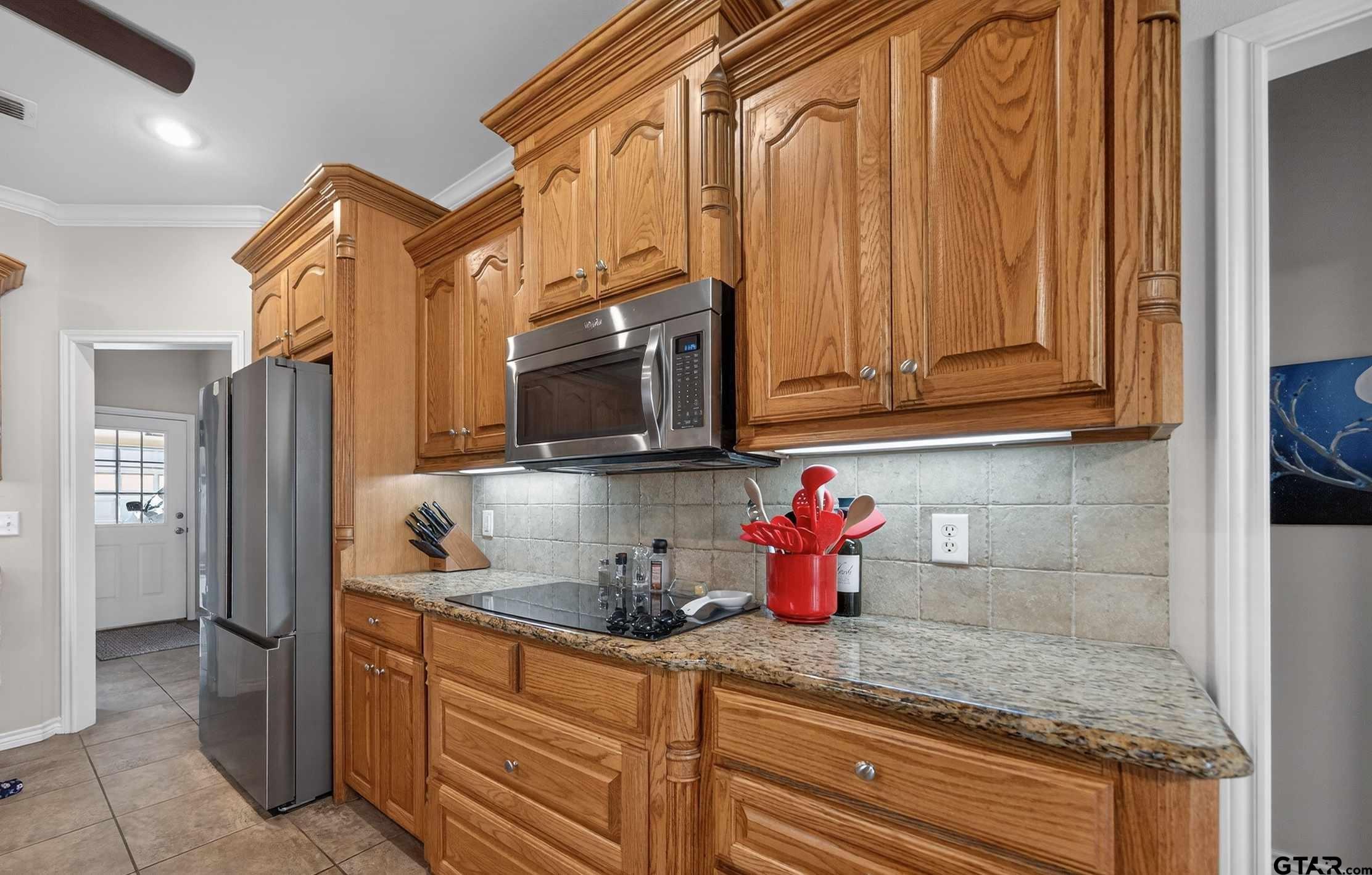 332 Highlander Heights