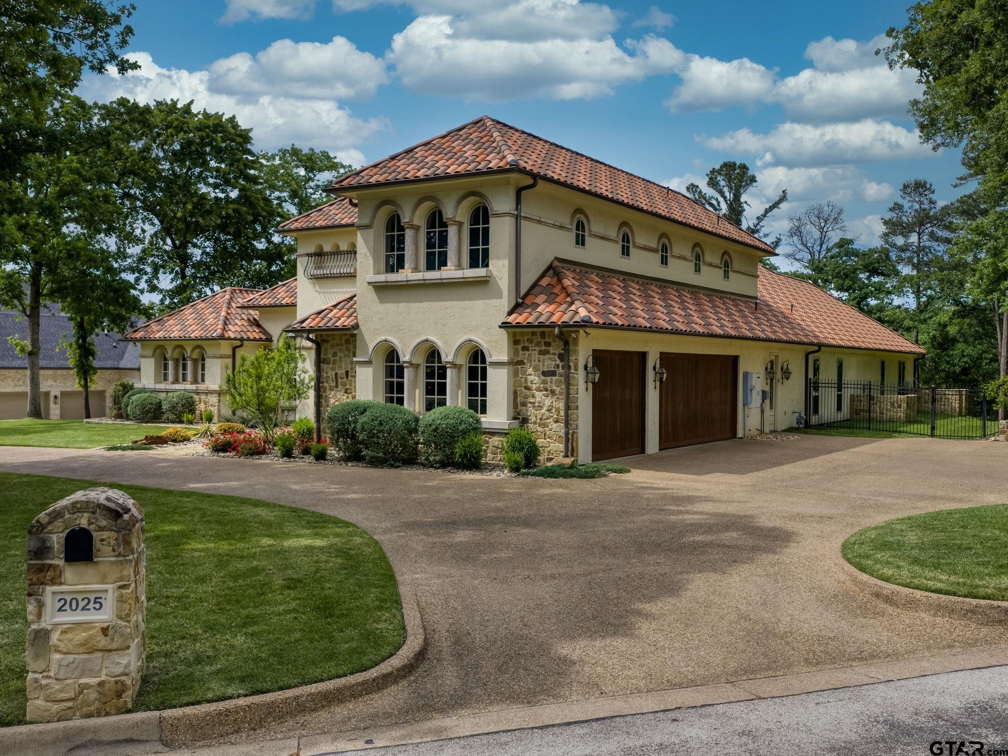 2025 Stonegate Valley Dr