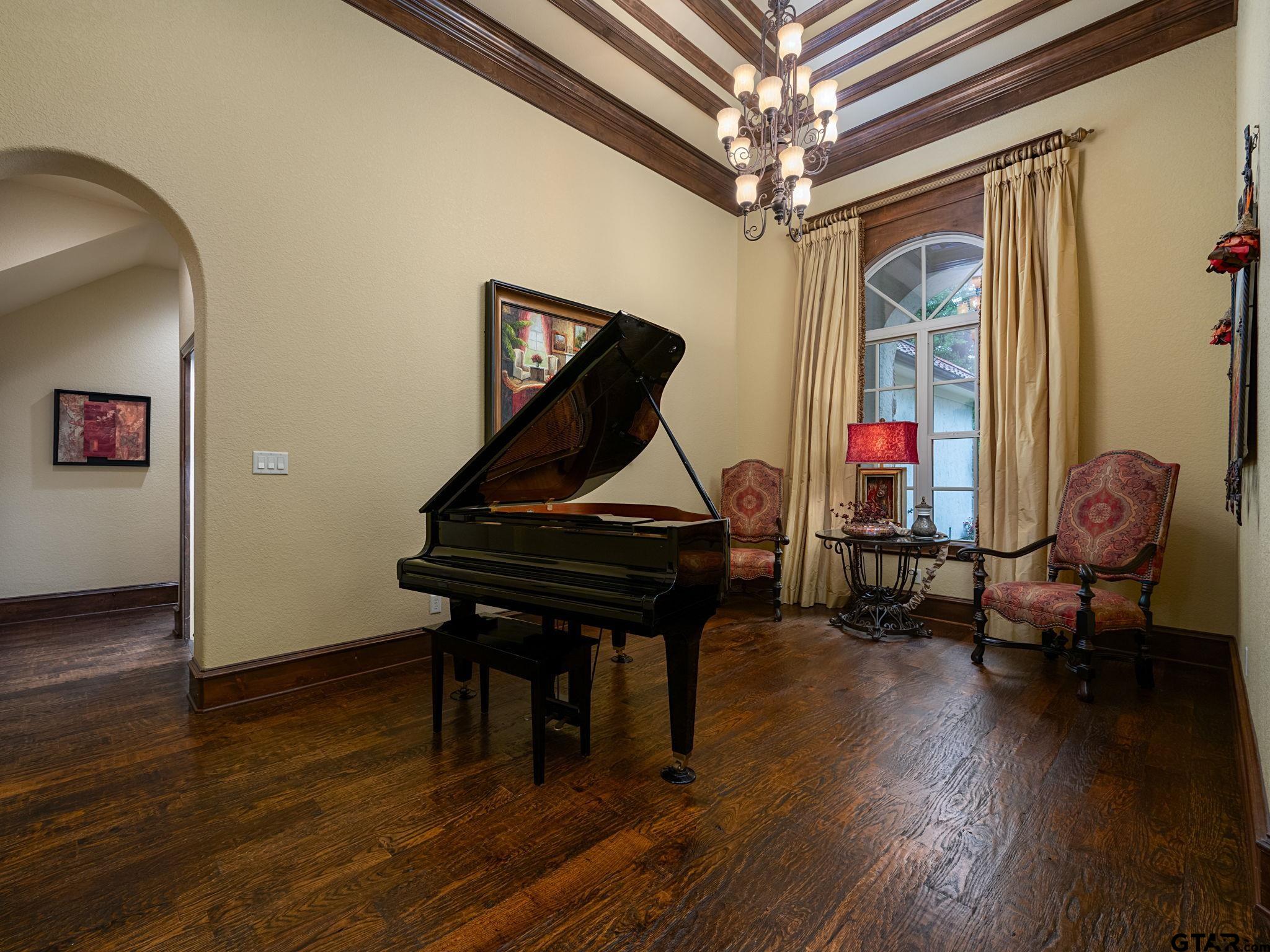 2025 Stonegate Valley Dr