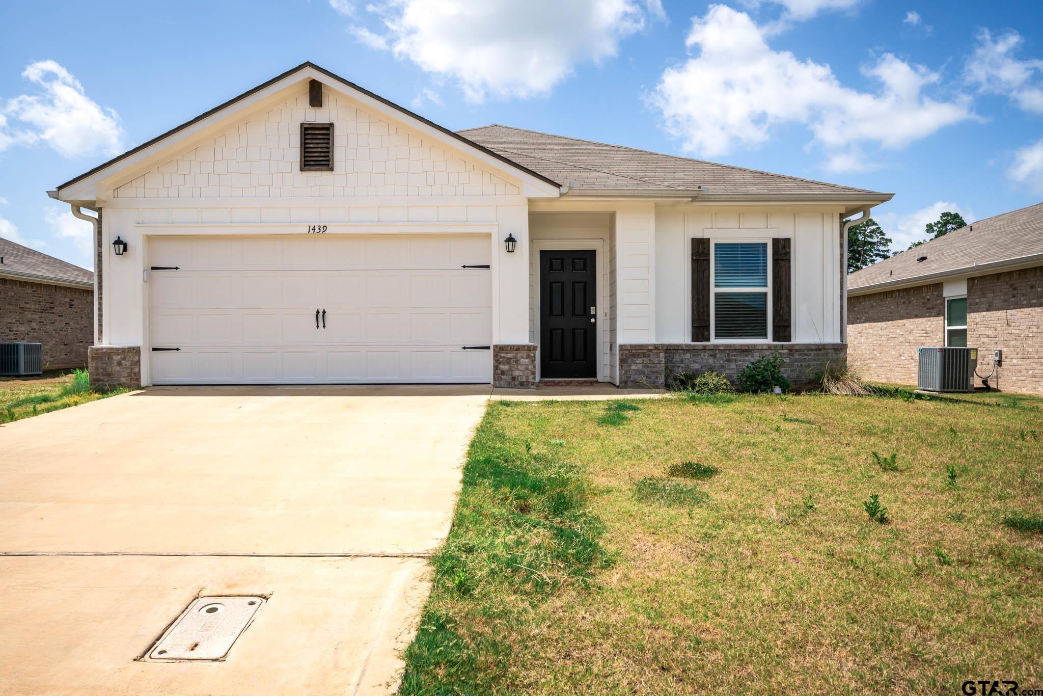 1439 Monterey Dr