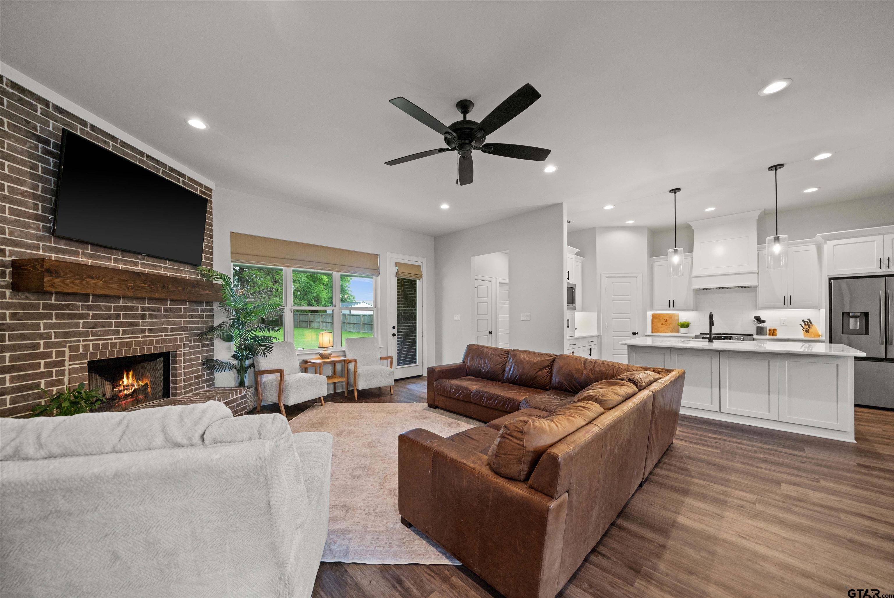 401 Deer Point Cv