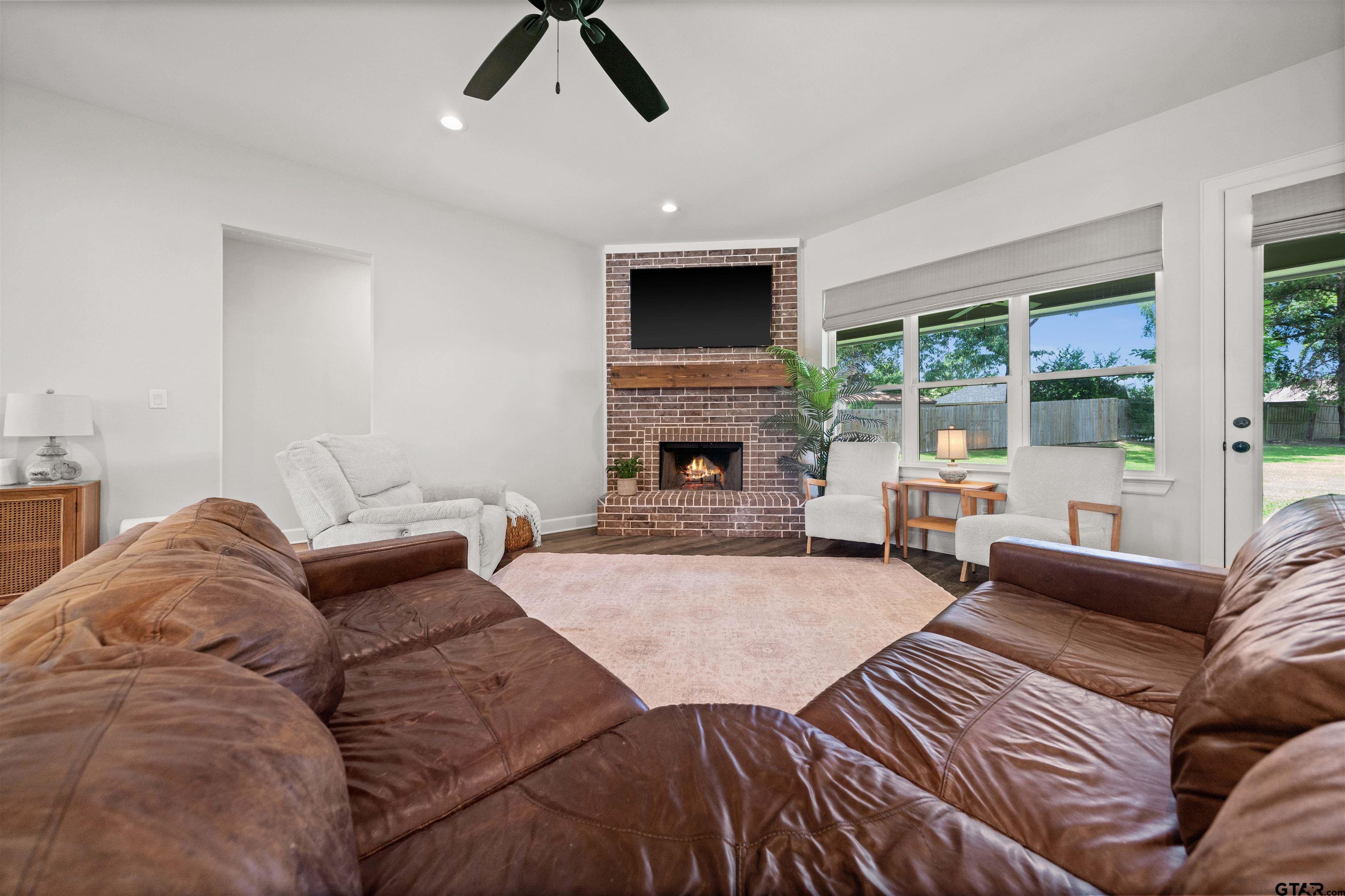 401 Deer Point Cv