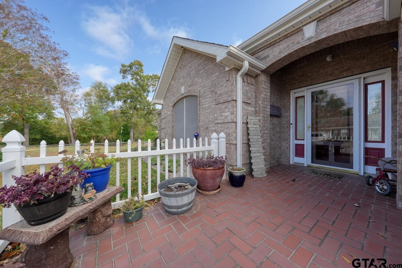 1724 Heritage Drive