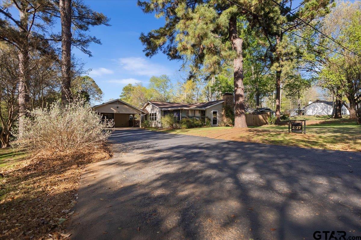 207 Grass Knoll Drive