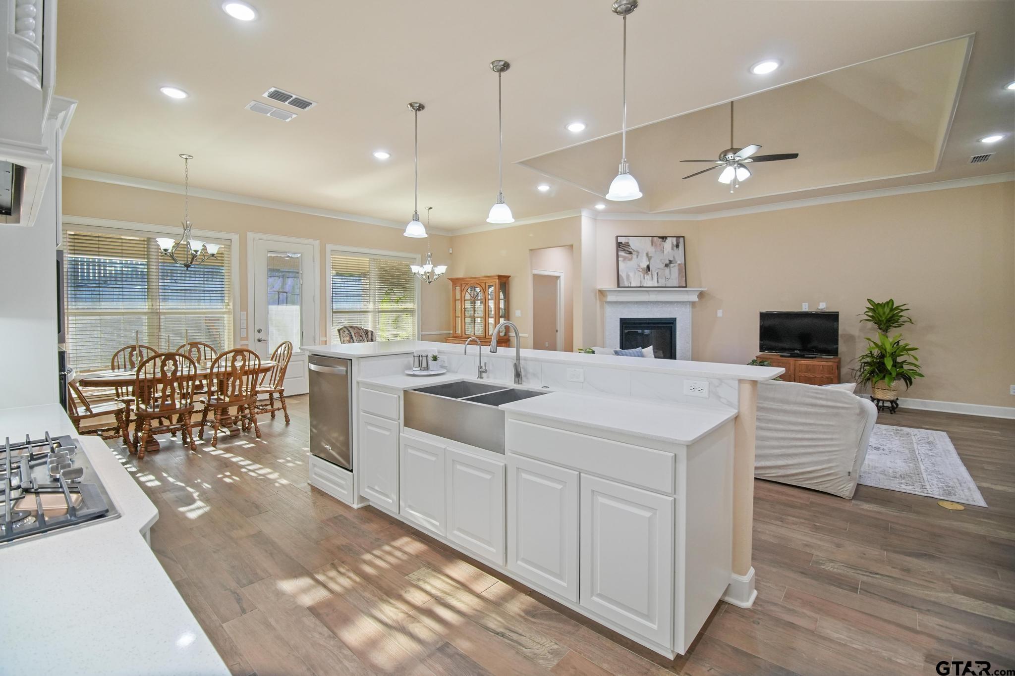 2222 Rana Park
