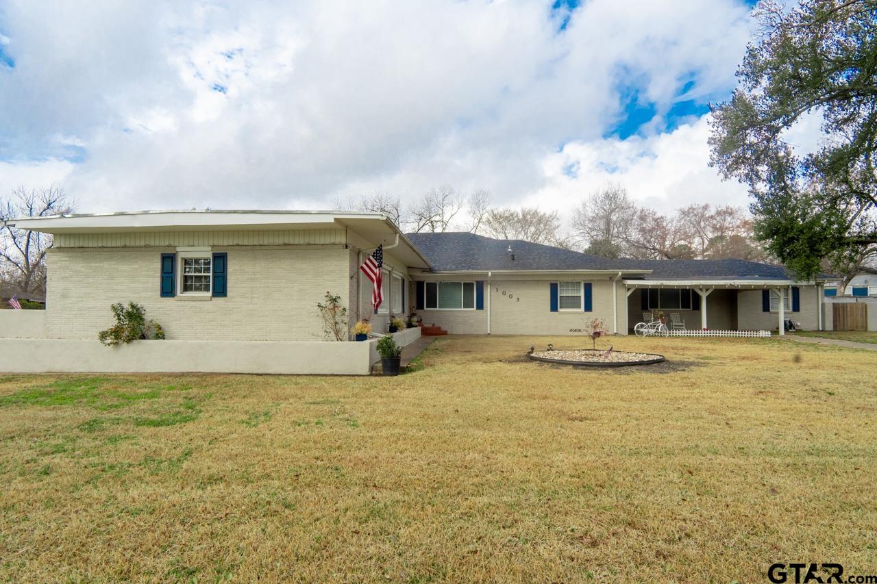 1003 Hillcrest