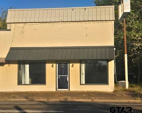 208 N Commerce Street Overton TX 75684