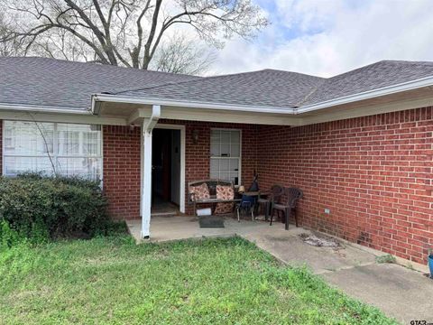 425 Neches St. Jacksonville TX 75766