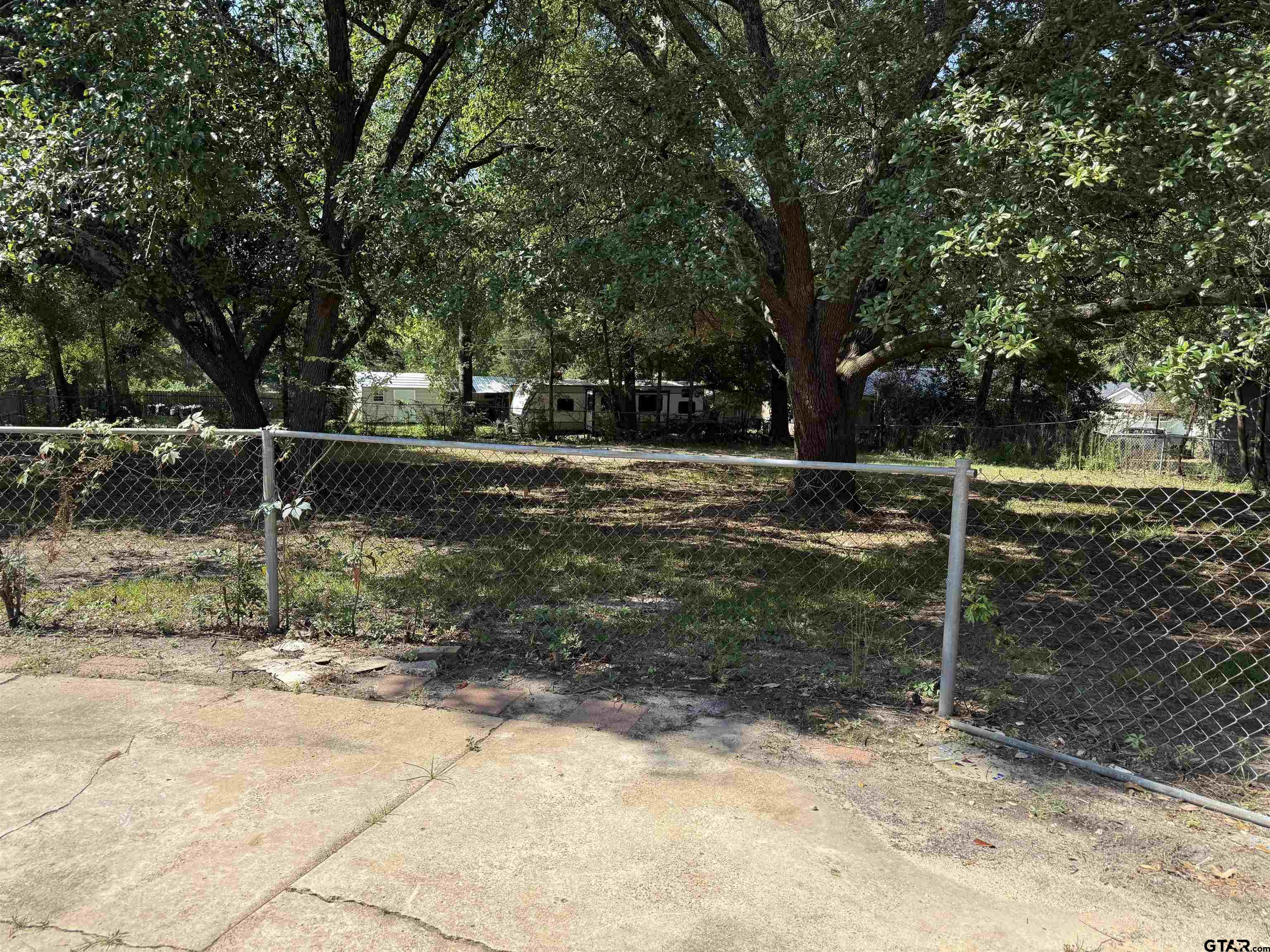 1602 E Main
