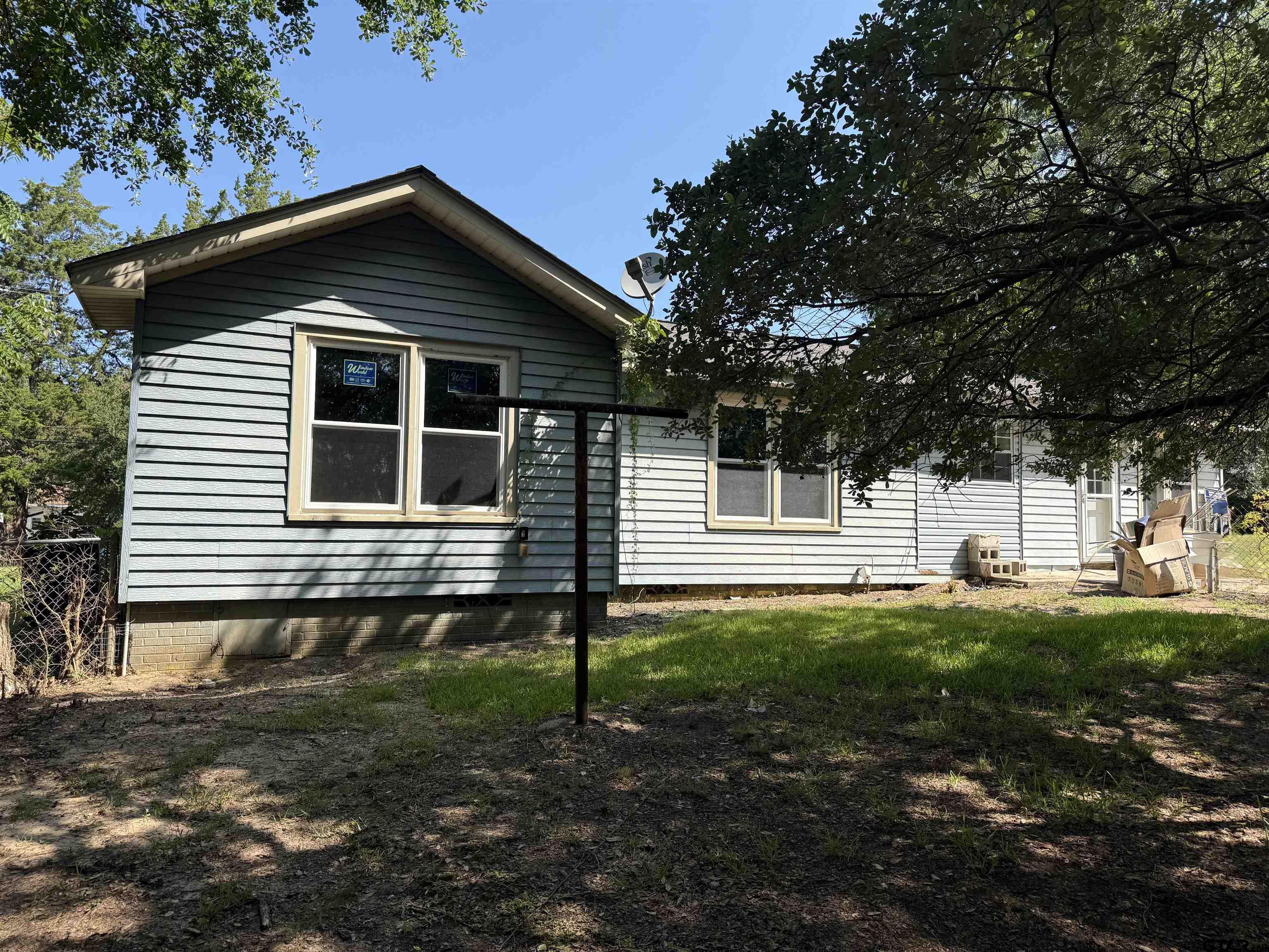 1602 E Main