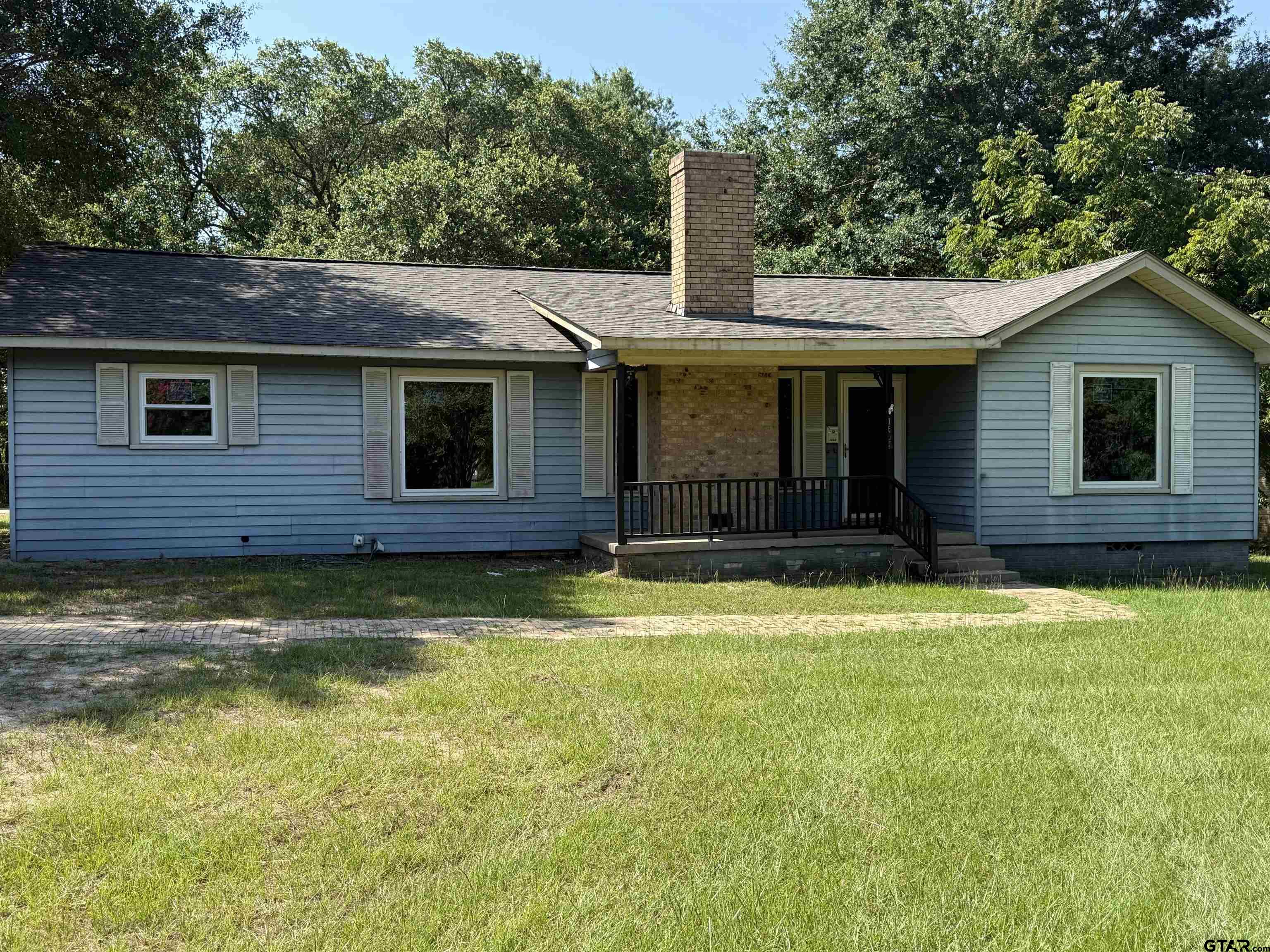 1602 E Main