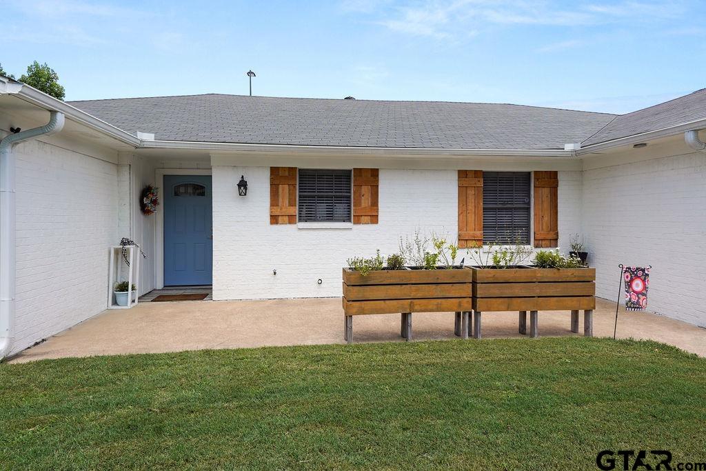 7408 Hollyoak Dr.