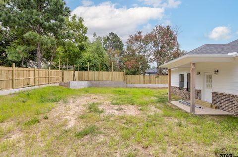 A home in Lindale