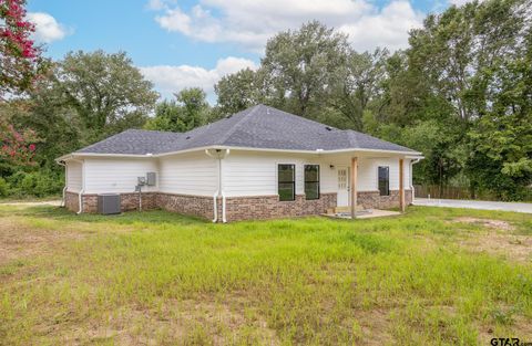 A home in Lindale