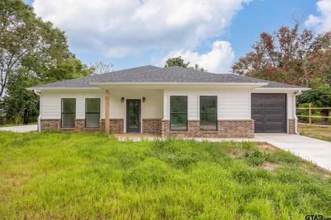 A home in Lindale