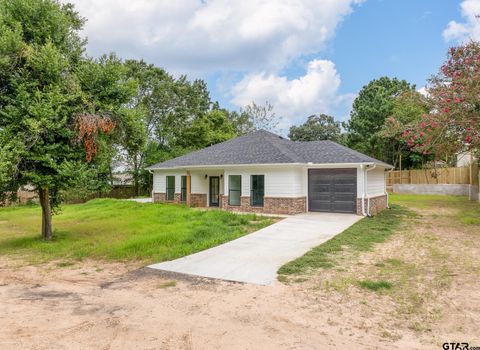 A home in Lindale