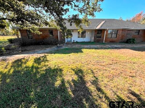 A home in Lindale