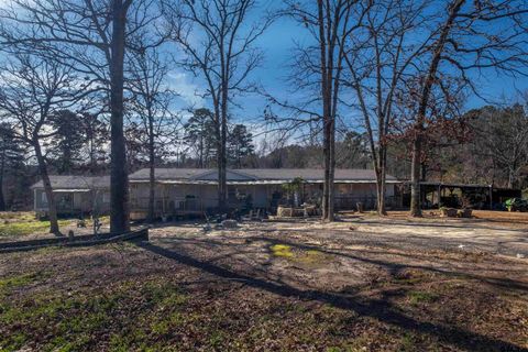 A home in Lindale