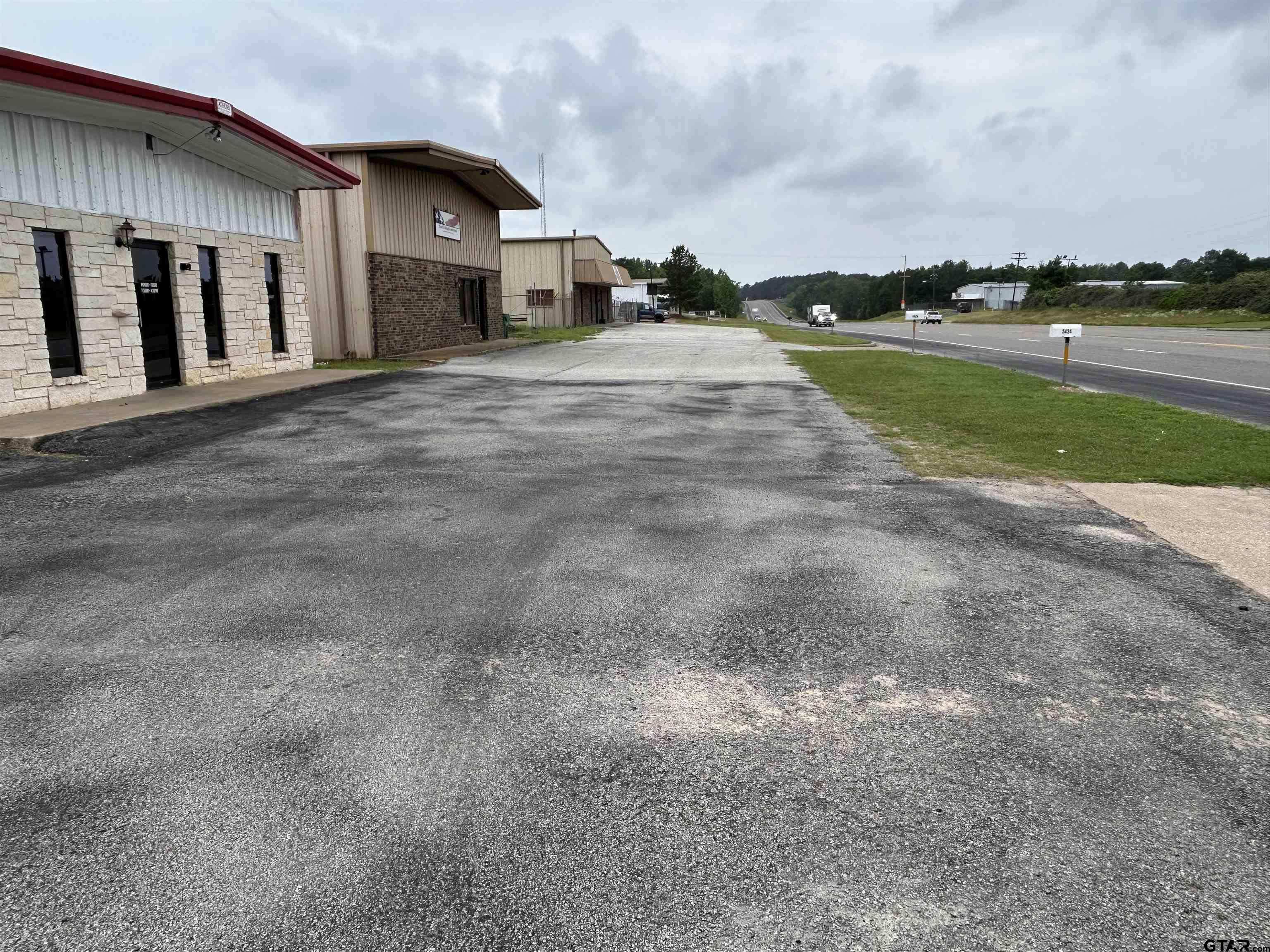 5424 W Oak St (US Hwy 79/84)