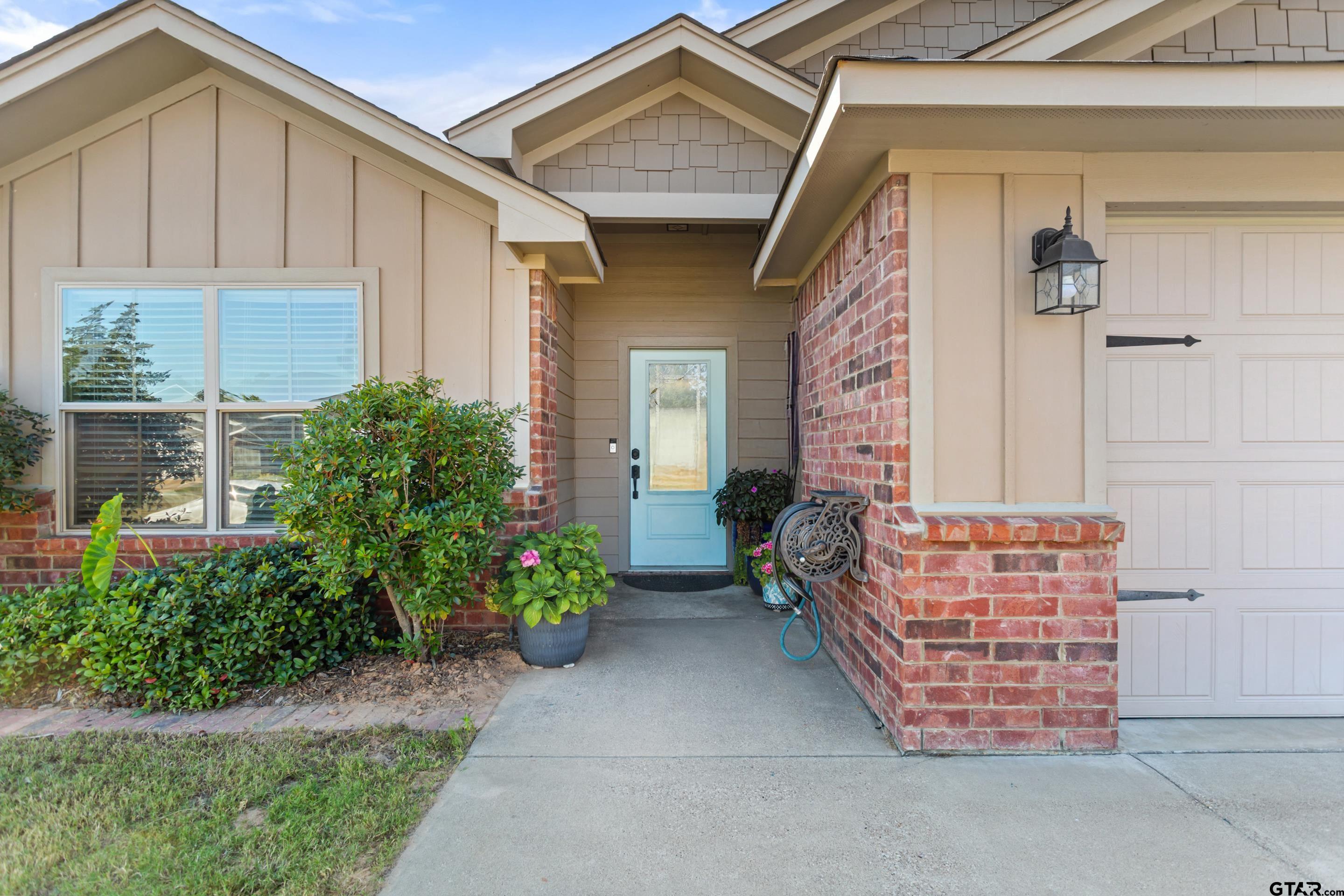 406 Noah Ln