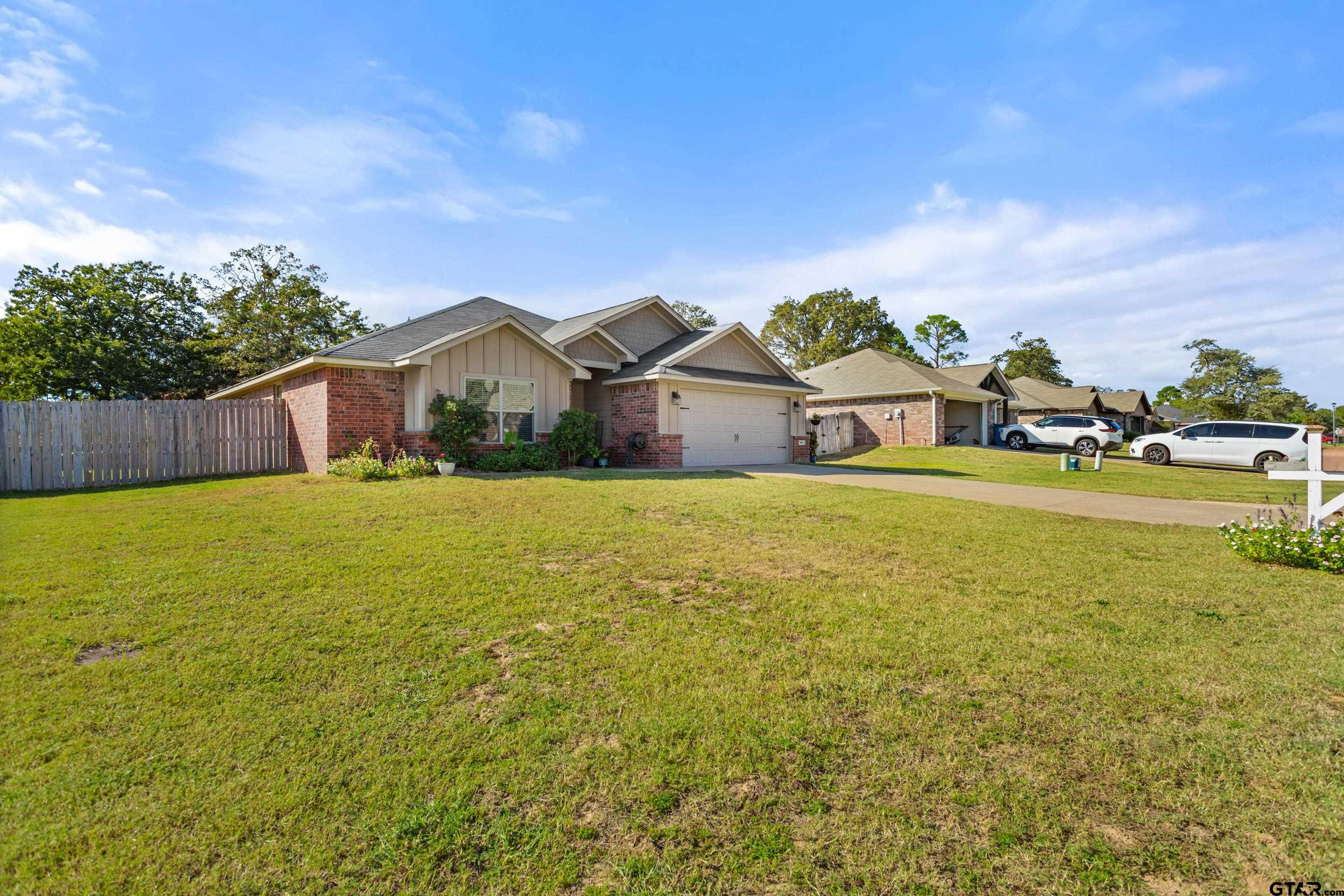406 Noah Ln