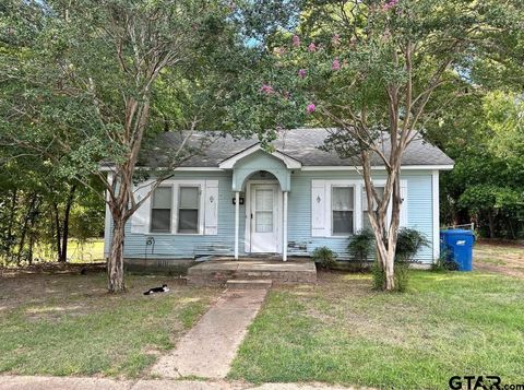 305 E Bradford Troup TX 75789