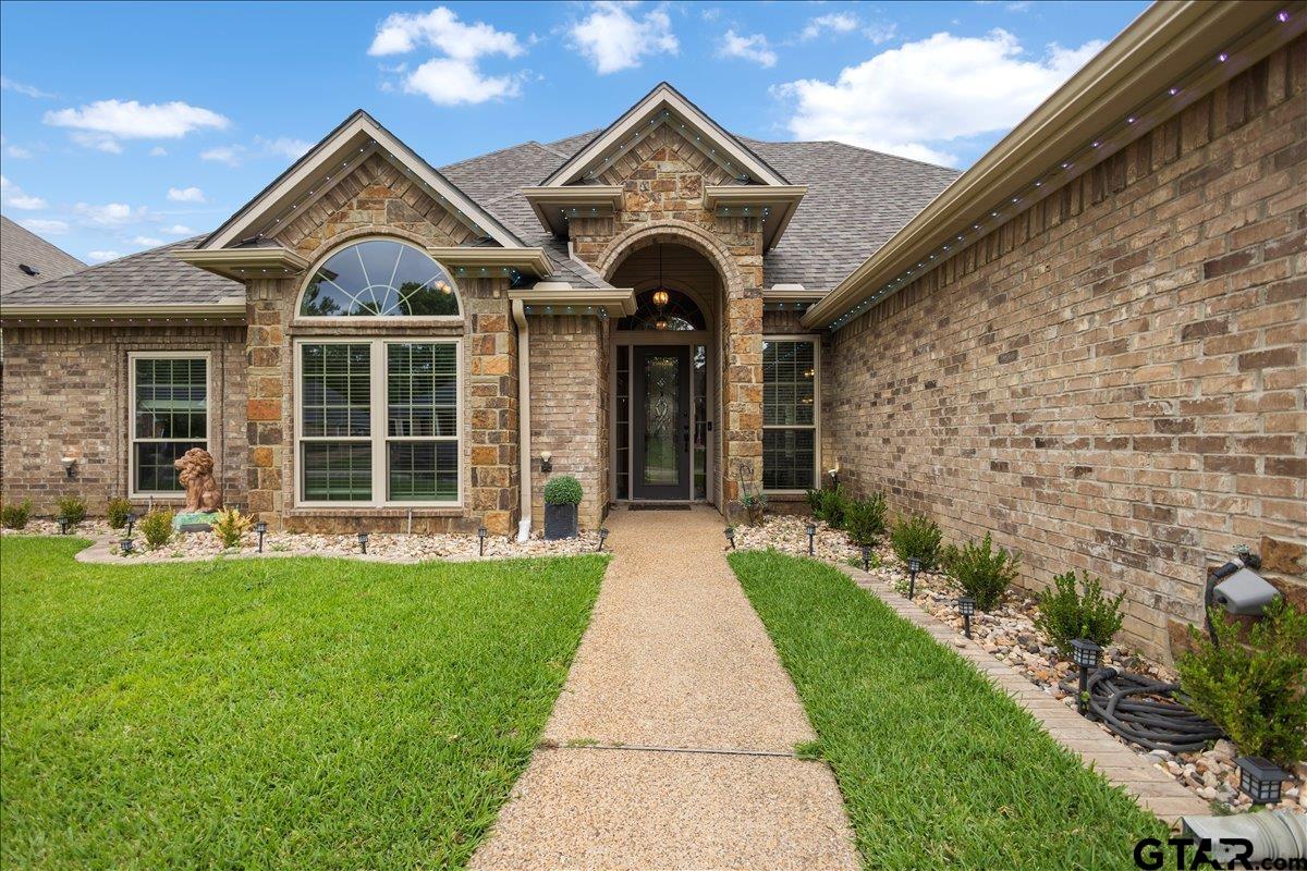 838 Carriage Dr.