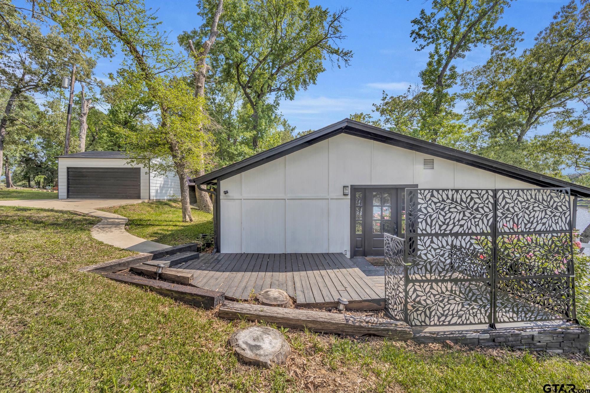 585 Naples Dr