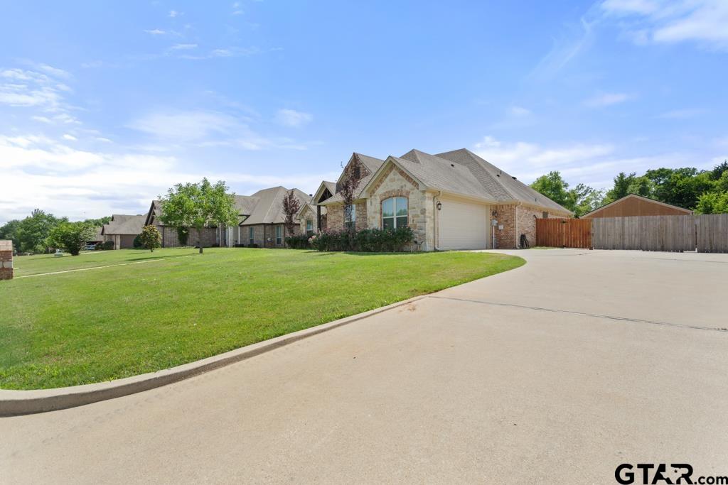 21384 Boone Dr