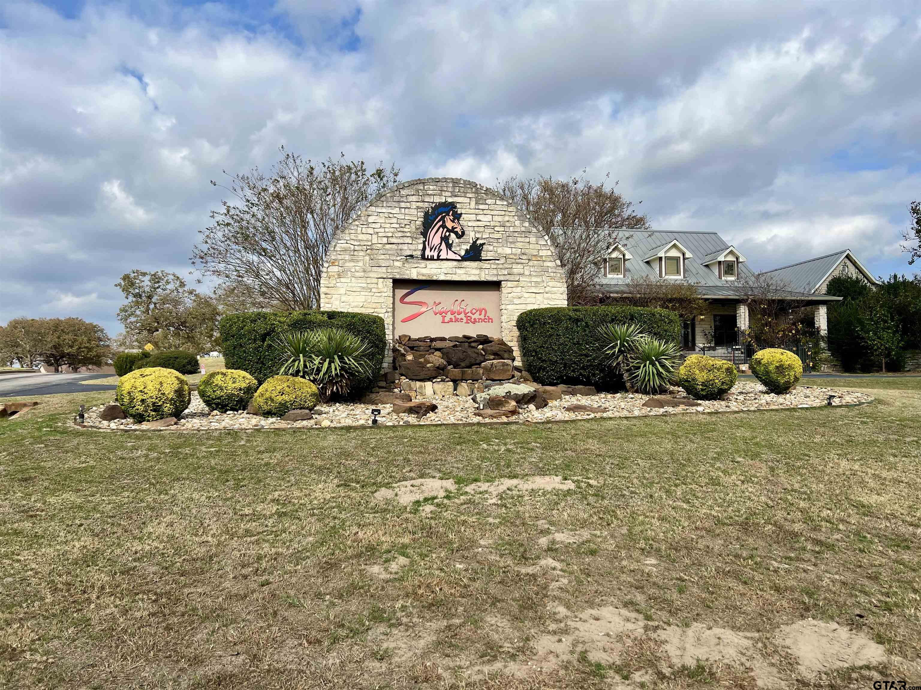 15511 Stallion Lake Blvd