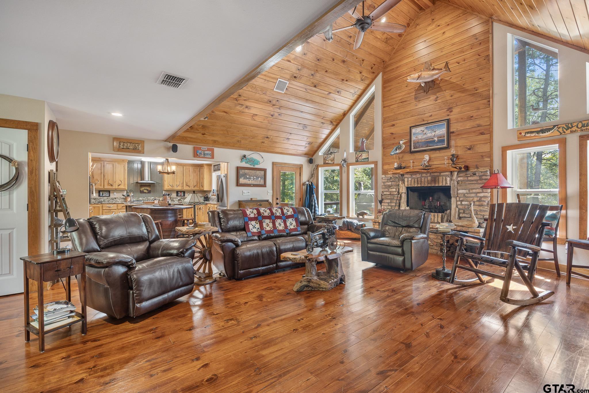 Frankston, Texas 75763, United States, 3 Bedrooms Bedrooms, ,3 BathroomsBathrooms,Residential,Pending,40009