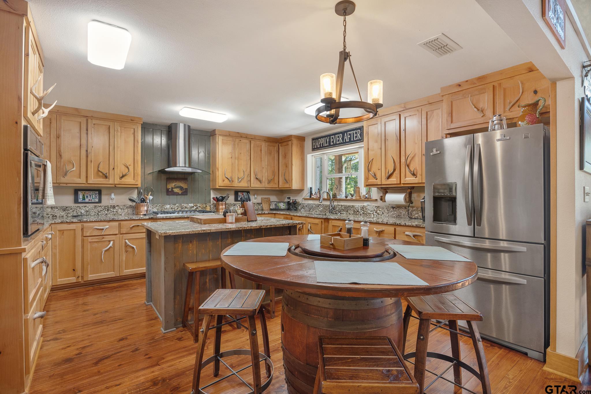 Frankston, Texas 75763, United States, 3 Bedrooms Bedrooms, ,3 BathroomsBathrooms,Residential,Pending,40009