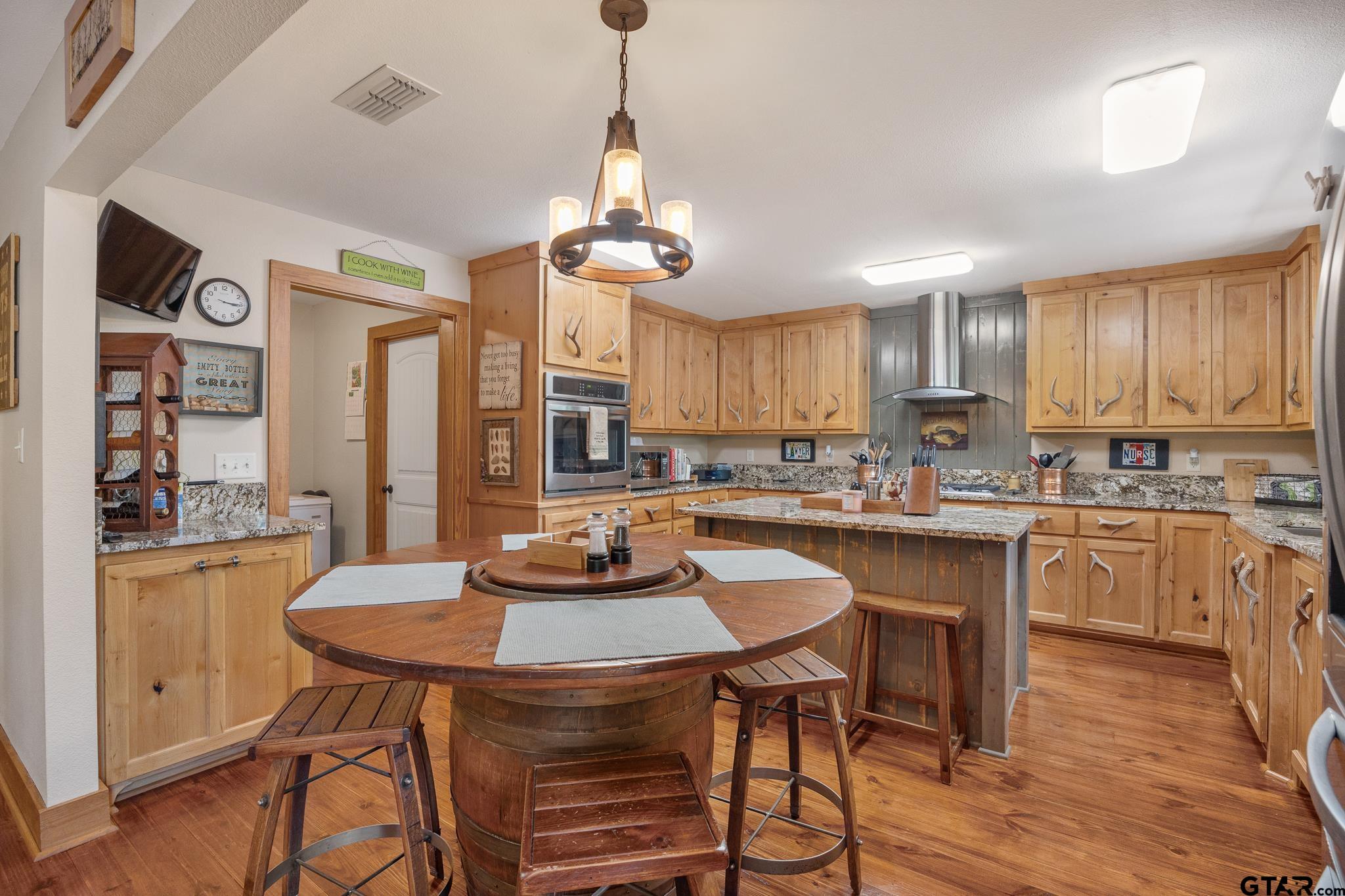 Frankston, Texas 75763, United States, 3 Bedrooms Bedrooms, ,3 BathroomsBathrooms,Residential,Pending,40009