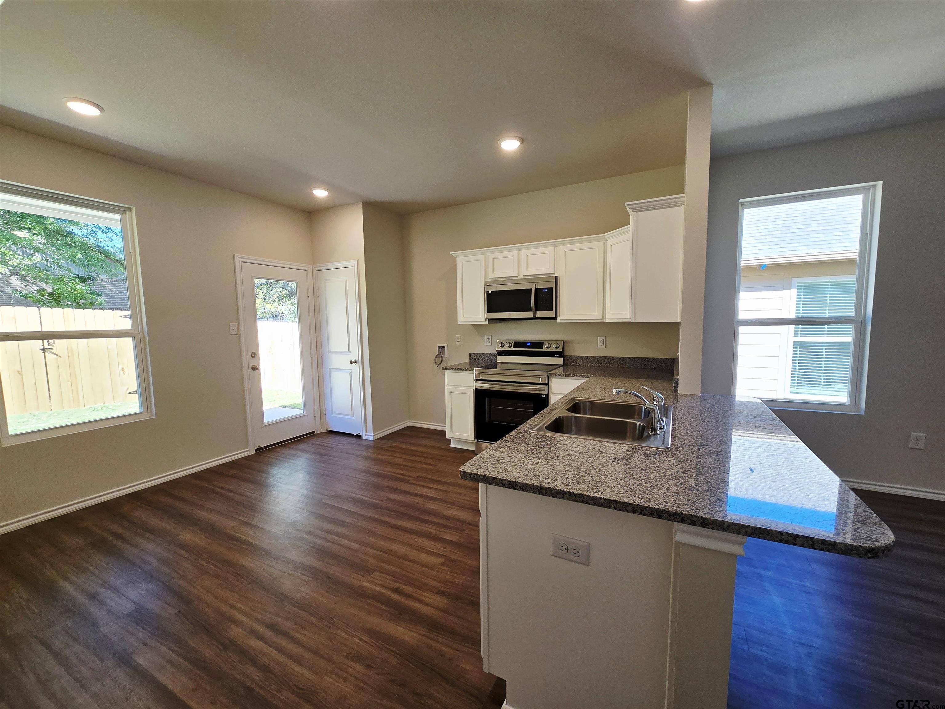 609 Park Central