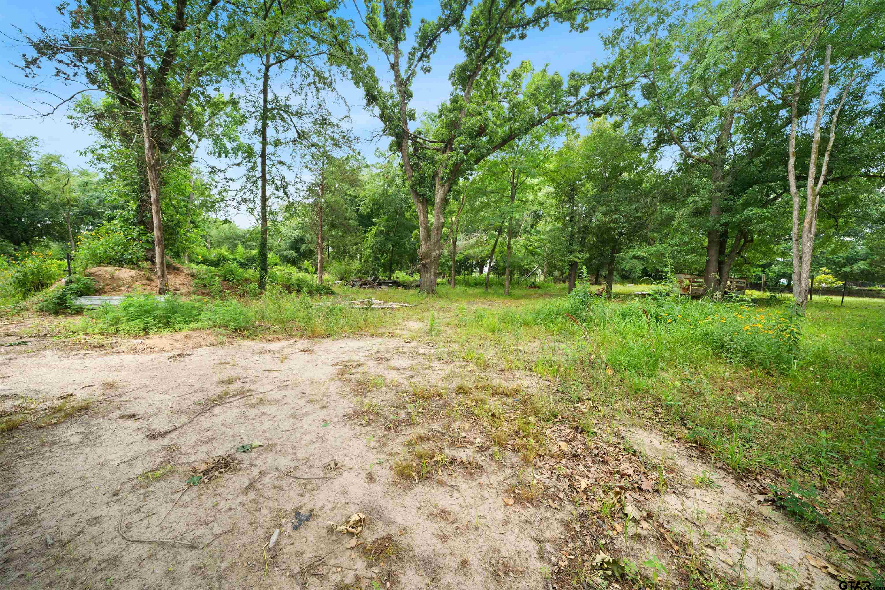 2425 Thompson Ln