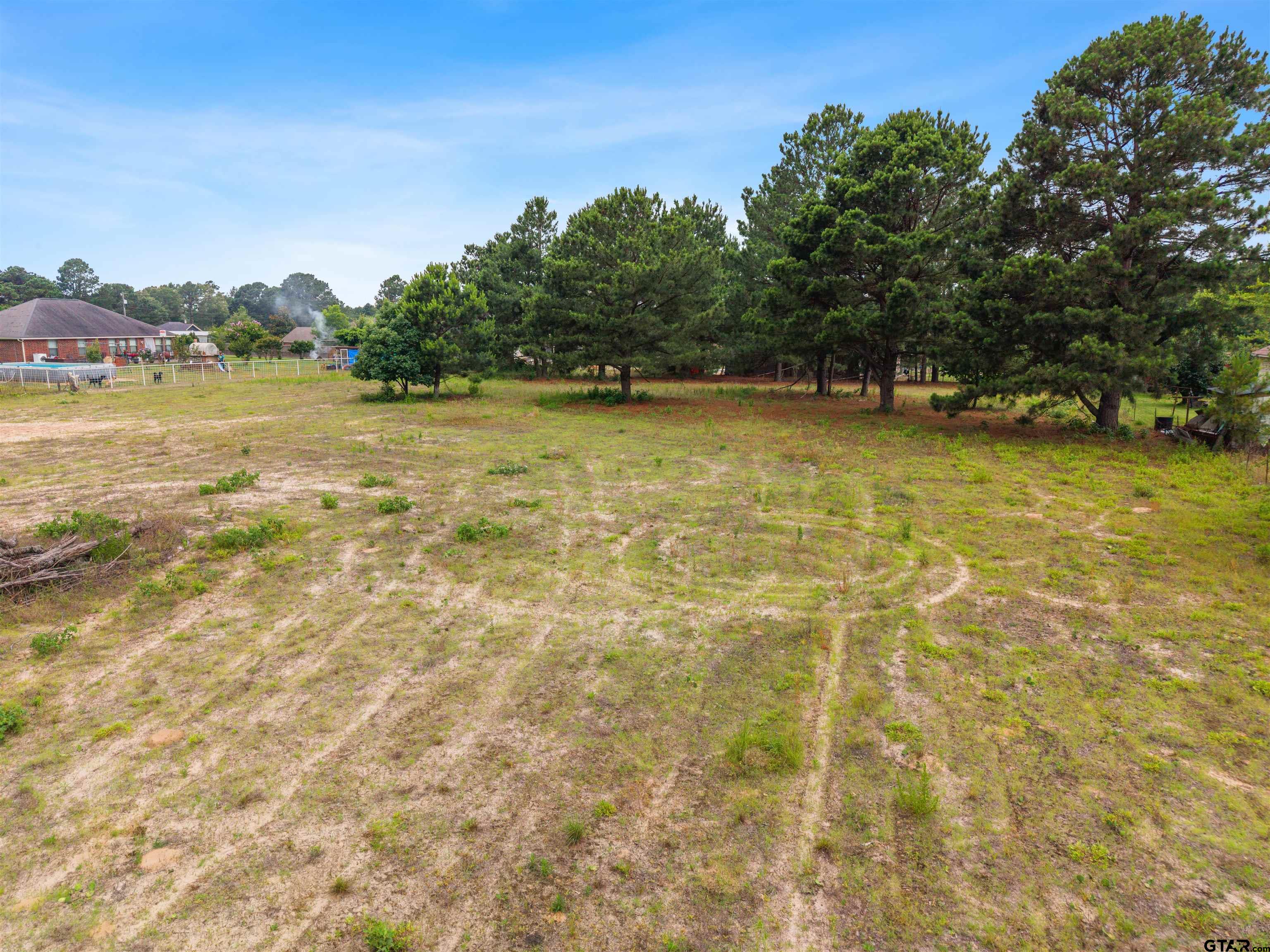 2425 Thompson Ln