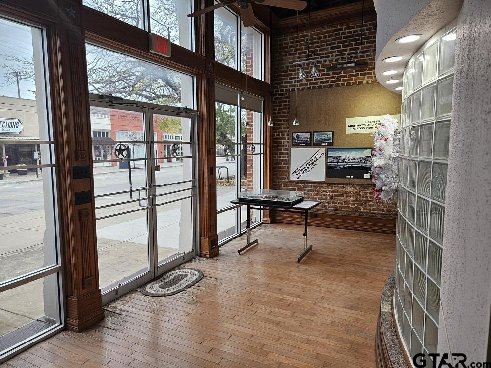 206 South Bois D' Arc