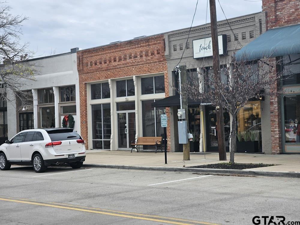 206 South Bois D' Arc