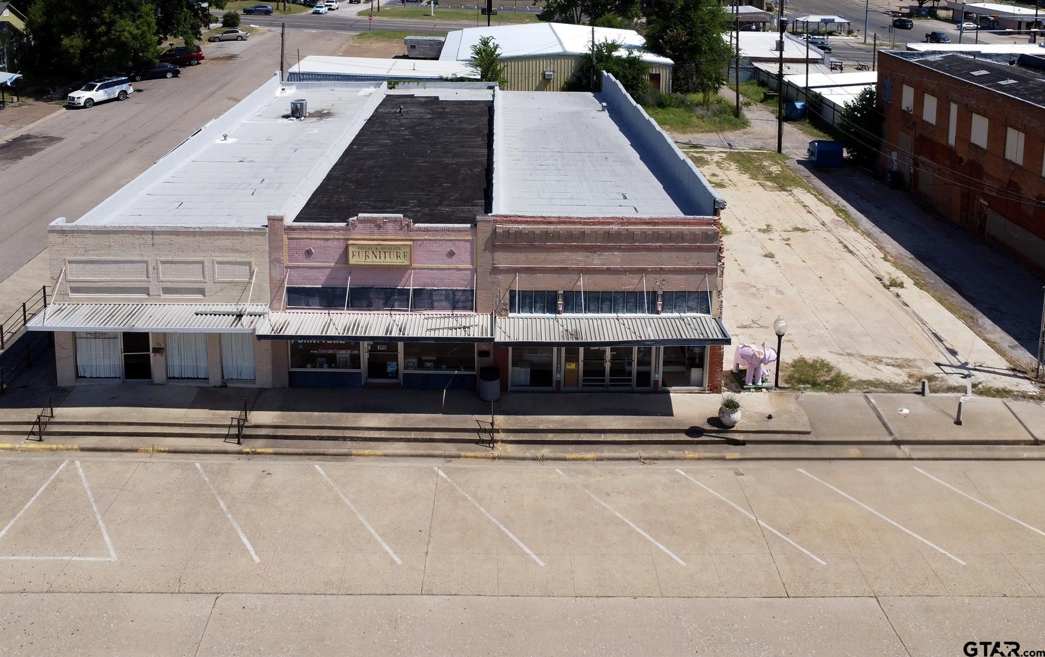 118, 122, 124 W Frank St