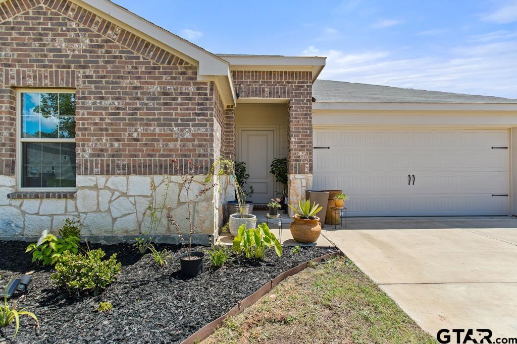 203 Parker Oaks Dr.