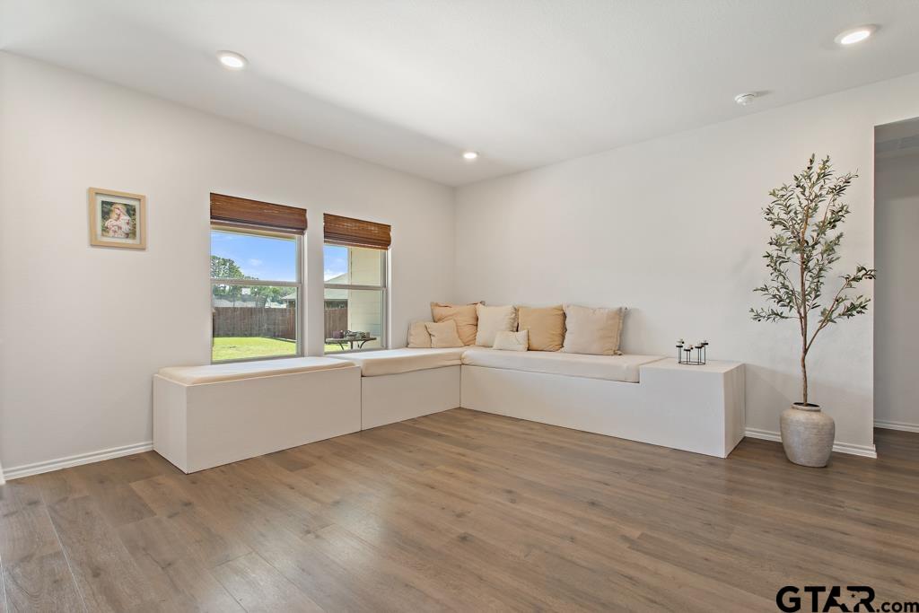 203 Parker Oaks Dr.
