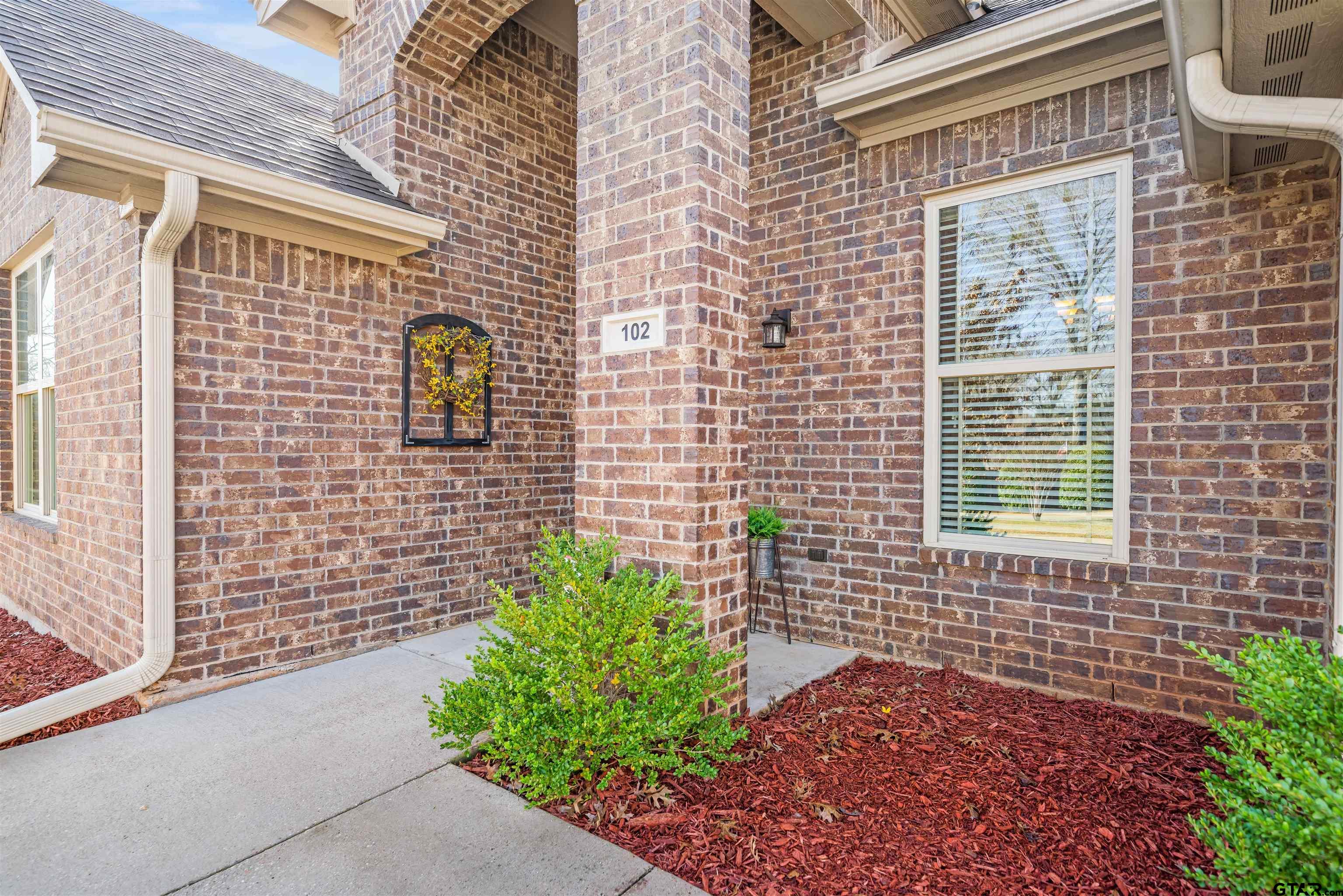 102 Rosebrook Circle
