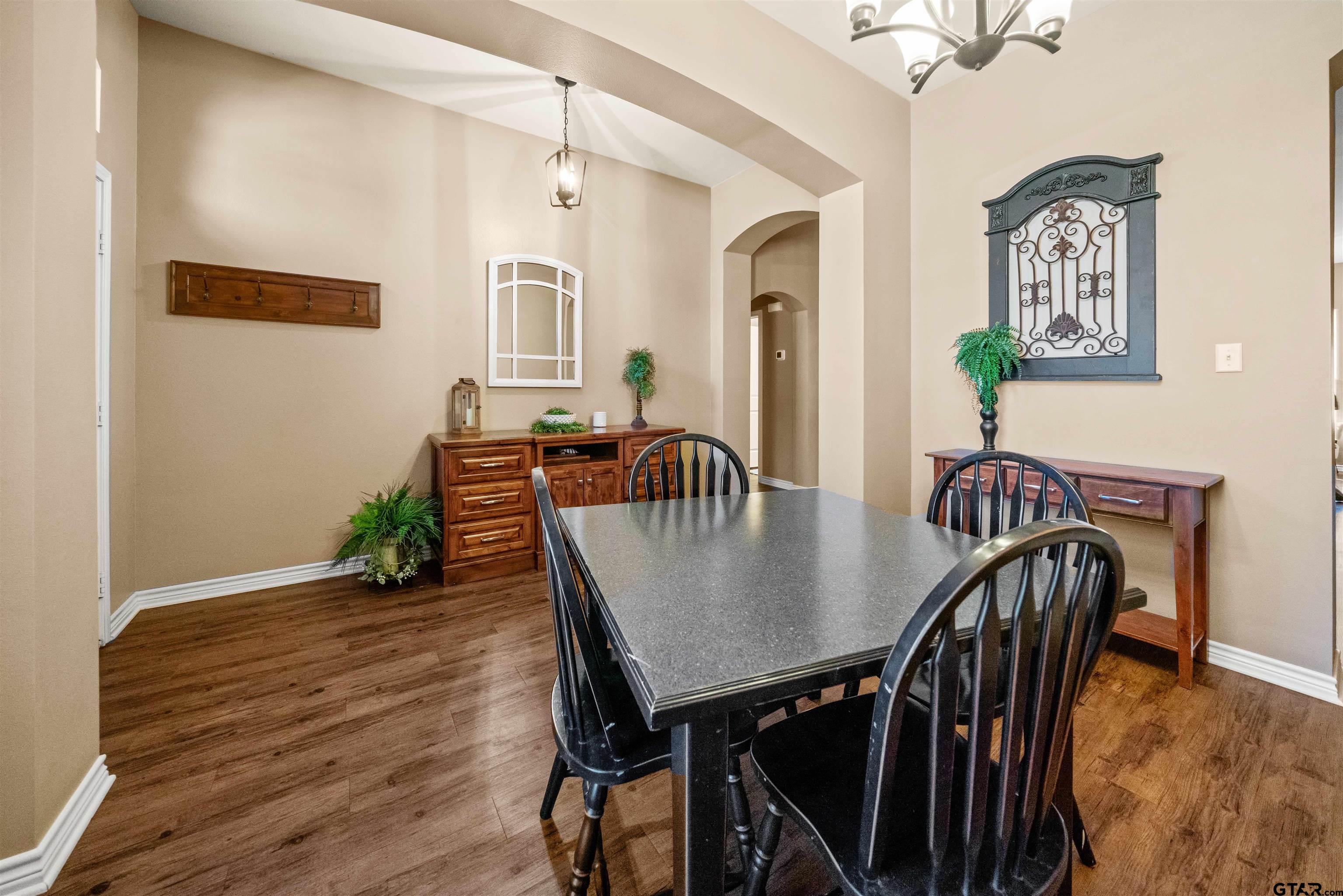 102 Rosebrook Circle