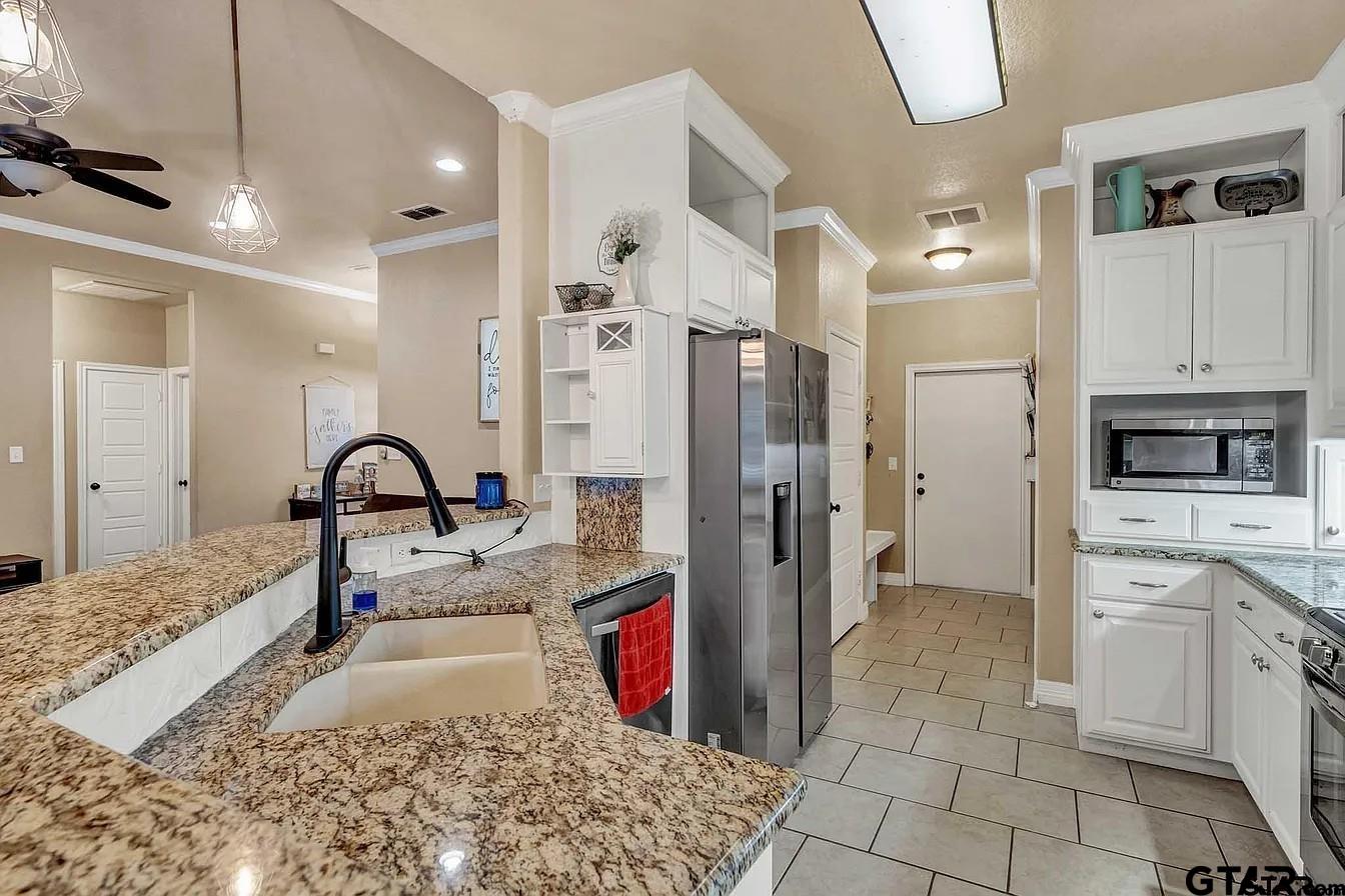 16165 Chris Ln
