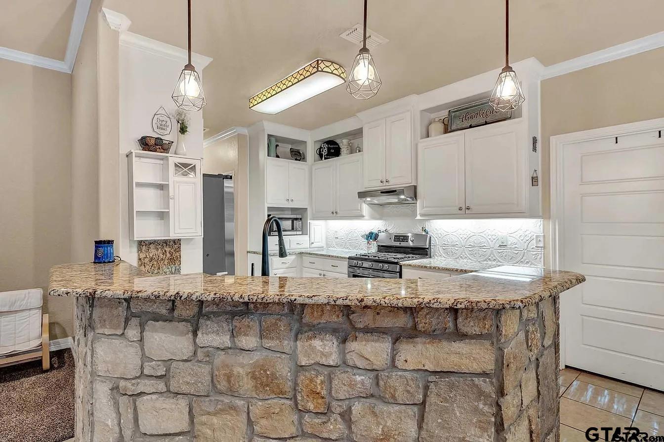 16165 Chris Ln